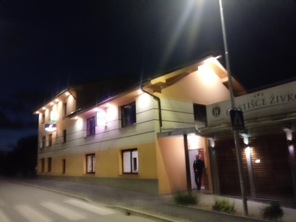 Guesthouse Zivko Dobrovce Exterior foto